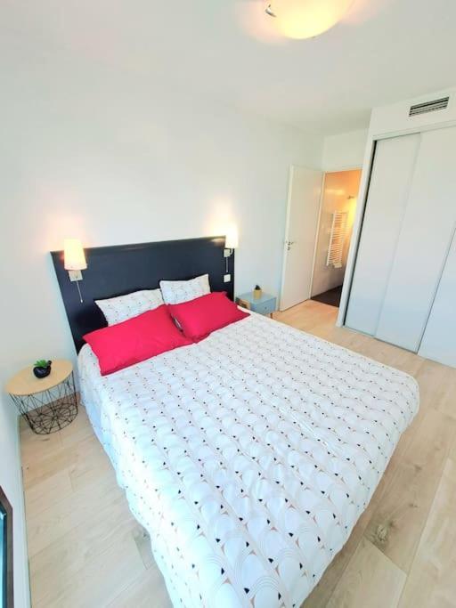 Le Valmy: Appartement Lumineux Au Pied Du Metro Lyon Exterior photo