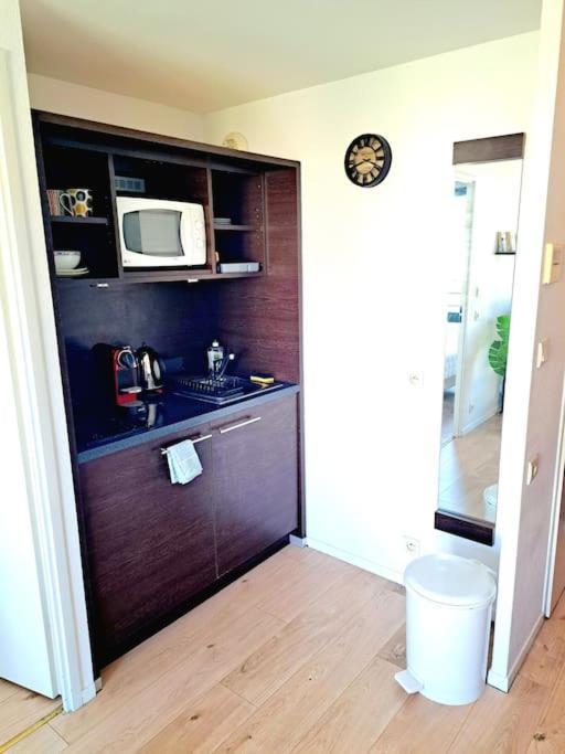 Le Valmy: Appartement Lumineux Au Pied Du Metro Lyon Exterior photo