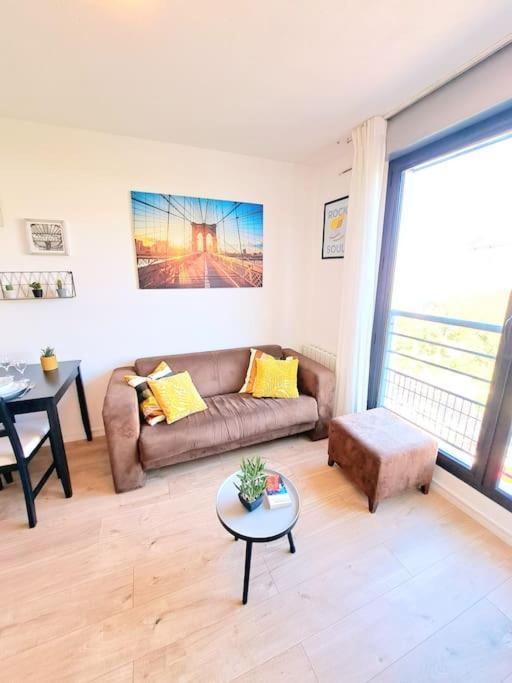 Le Valmy: Appartement Lumineux Au Pied Du Metro Lyon Exterior photo