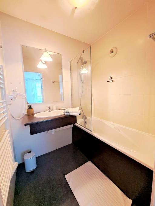 Le Valmy: Appartement Lumineux Au Pied Du Metro Lyon Exterior photo